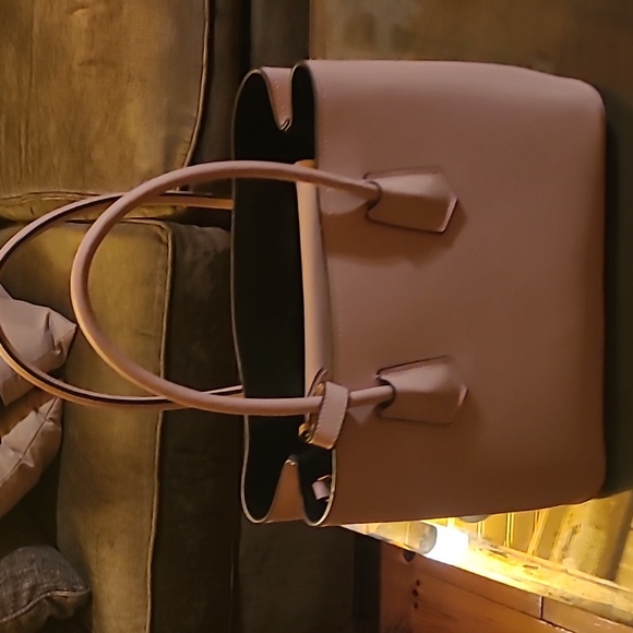 PRADA - Picture 3 of 5